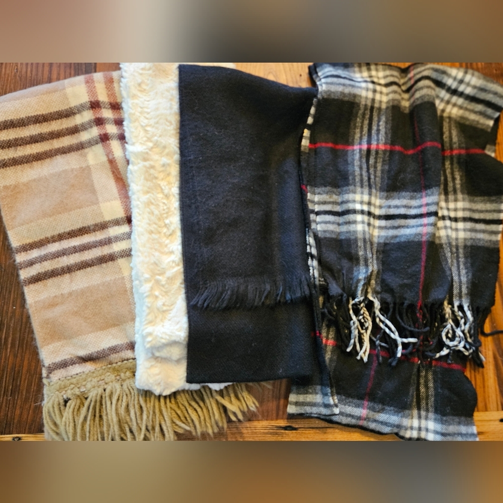 Plaid and Solid Scarves Set
